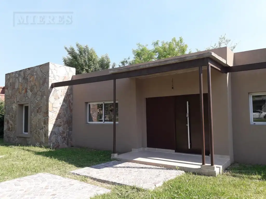 Casa en Alquiler temporal  en el Barrio San Matias en área 3