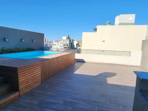 Excelente y amplio monoambiente divisible con piscina y parrilla