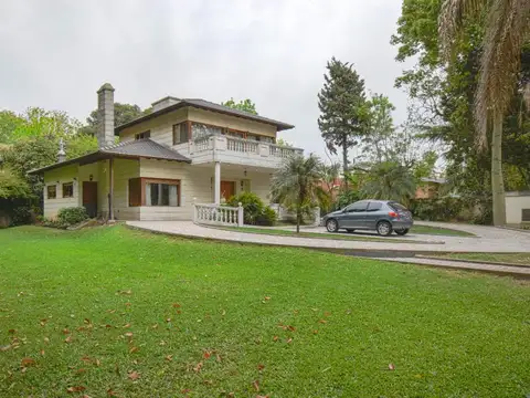 Venta Casa en 2 plantas en San Isidro con parque