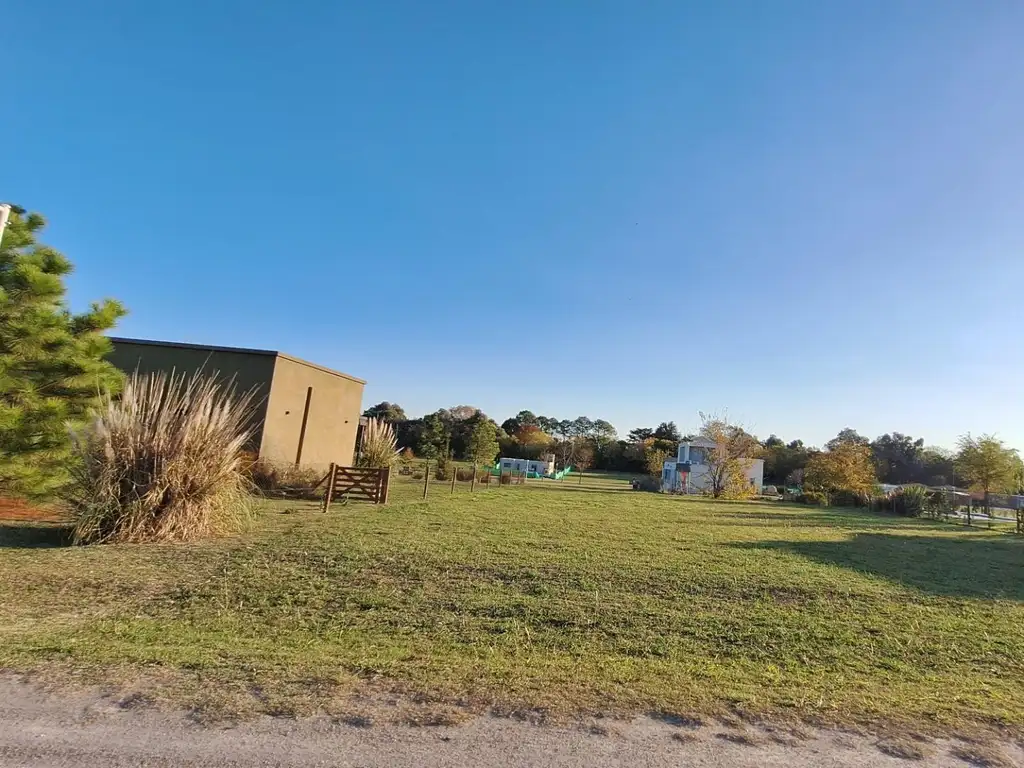 LOTE DE TERRENO EN BARRIO CERRADO "LAS CALANDRIAS"