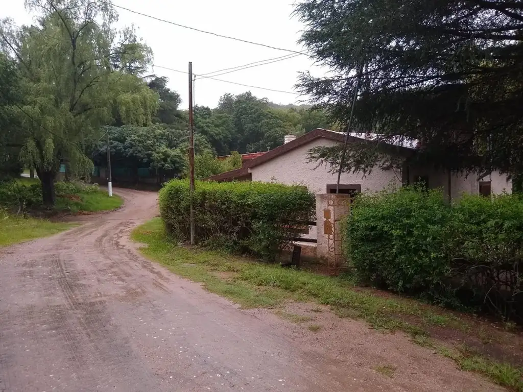 SE VENDE CASA 2 DORMITORIOS EN VILLA CERRO AZUL