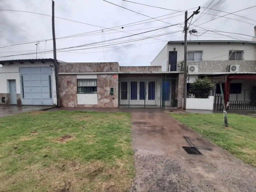 CASA EN VENTA 2 DORMITORIOS -ZONA SUR