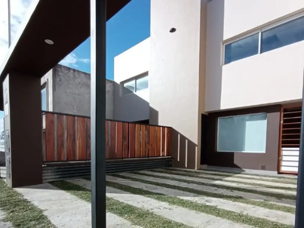 VENTA GRAN CHALET A ESTRENAR