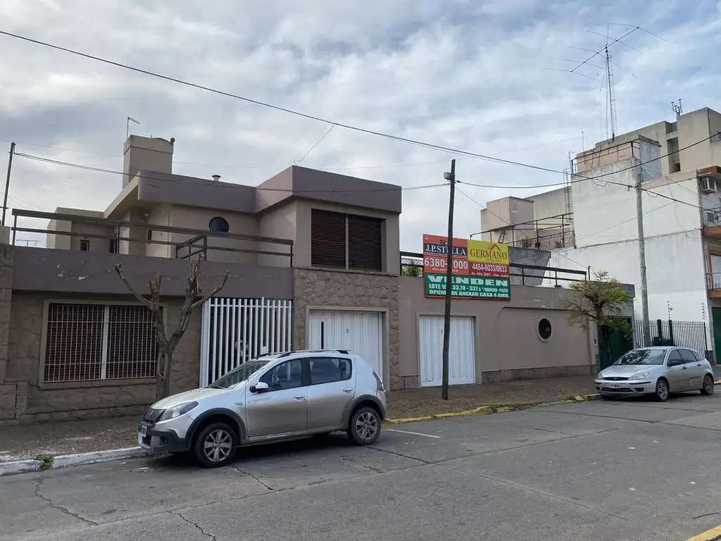 Casa 4 Ambientes 200 m²   Lote lindero 337 m² con quincho y pileta - S.Justo (Ctro)