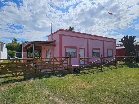 VENTA -CASA QUINTA C/PILETA Y PARRILLA- LAG LOBOS