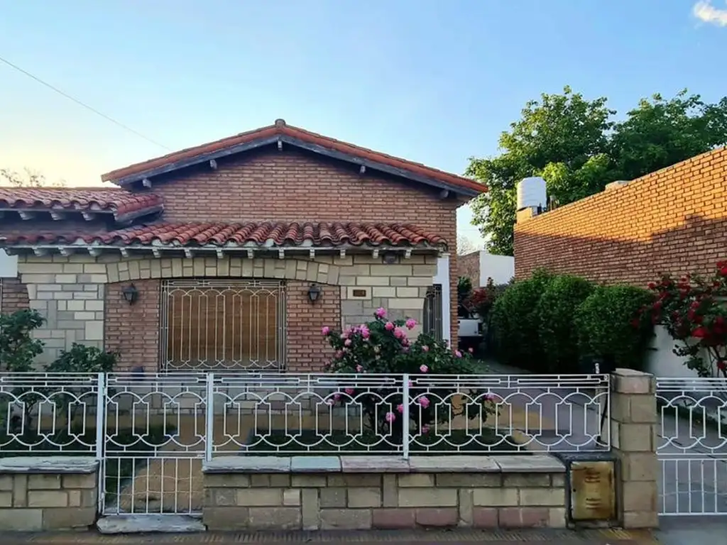 HERMOSA CASA, GALPON Y TERRENO SAN RAFAEL MENDOZA