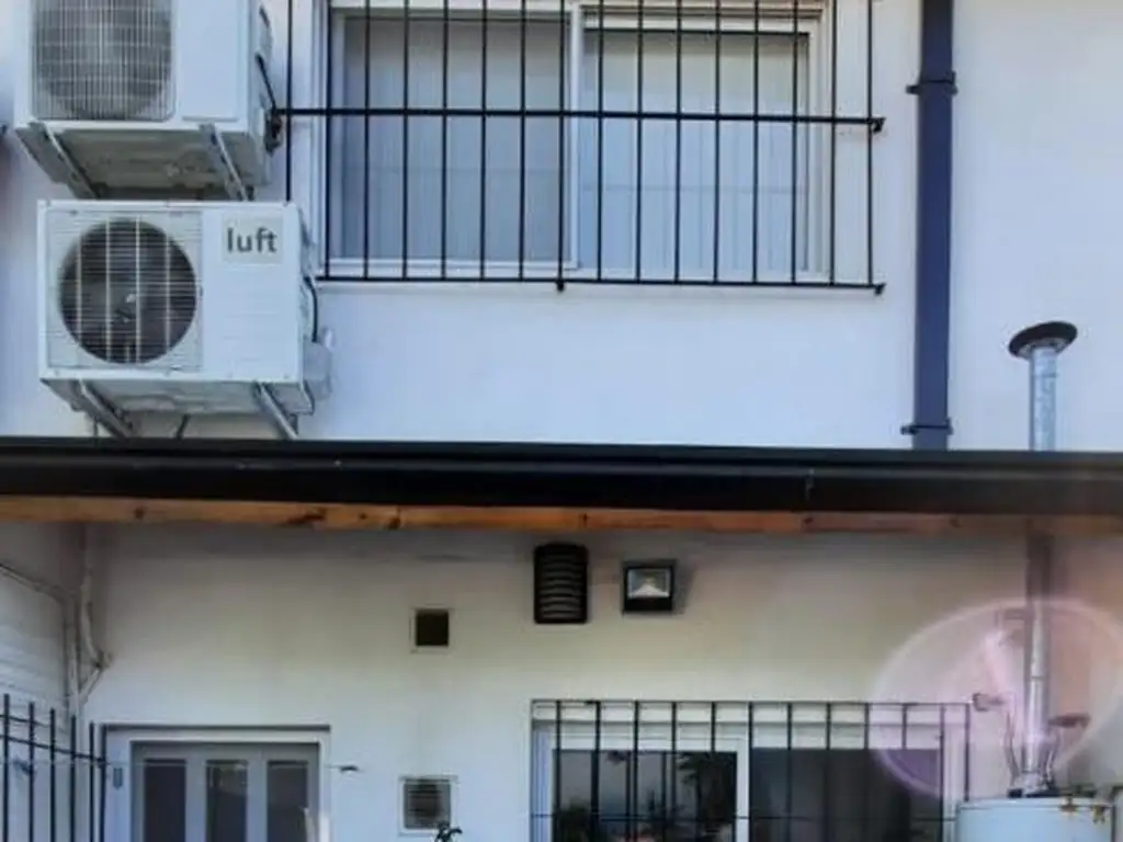 EN VENTA EN PALOMAR ZONA CALLE BIANCO TRIPLEX DE 85 M2 EN ZONA RESID. DE HAEDO NORTE - FICHA 8645