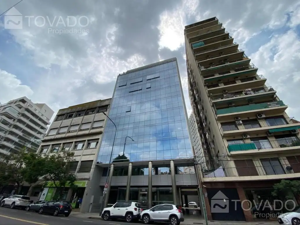 Oficina en venta en excelente edificio sobre Av. Luis Maria Campos!