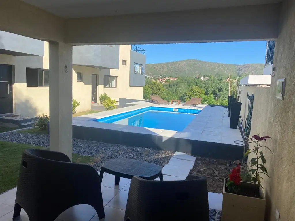 VENTA DUPLEX CON PILETA Y COCHERA EN CARLOS PAZ