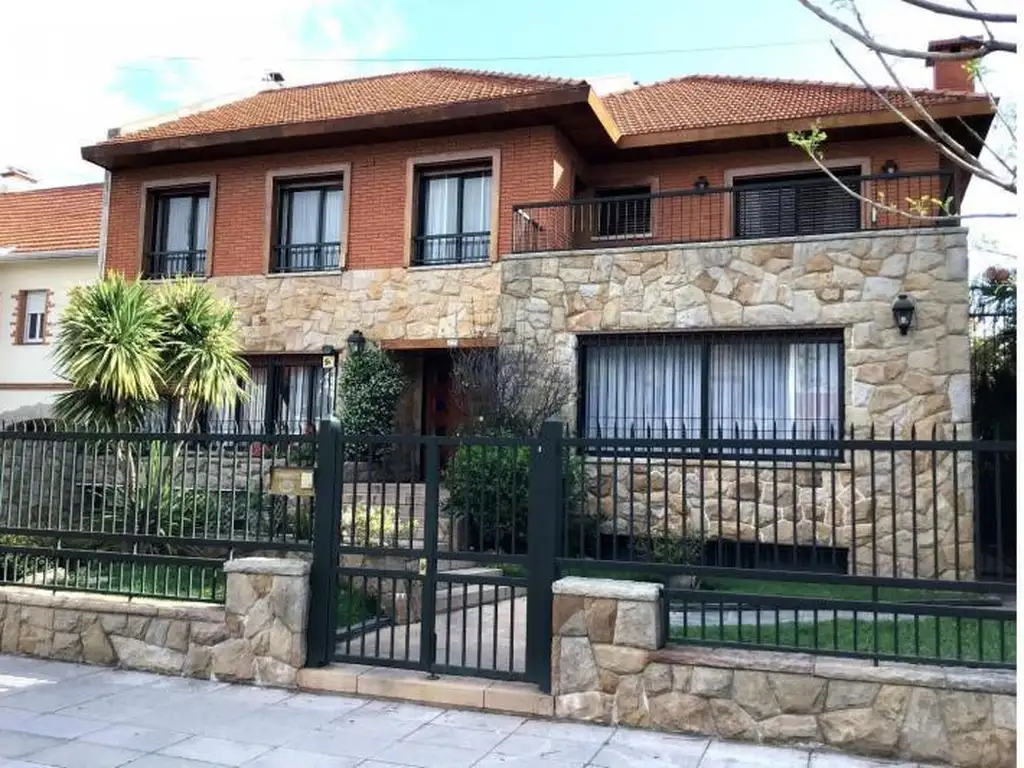 CASA - VENTA - 7 AMB - SUITE - 2 COCHERAS - JARDIN - PISCINA - BELGRANO R