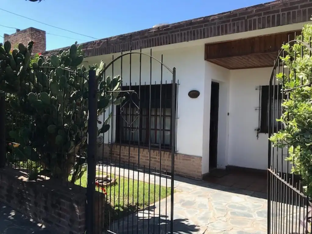 Excelente casa de 4 ambientes en venta en Pilar Centro