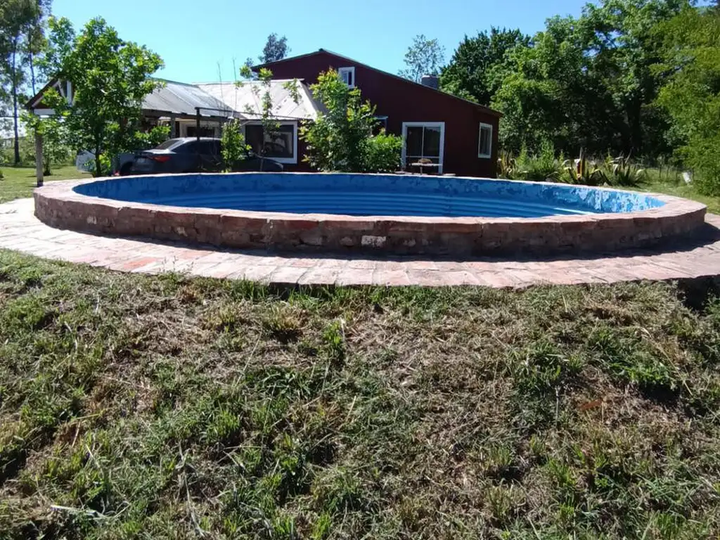 Casa quinta venta LA PLATA ruta 2 jardin galería parrilla  pileta lote 3700 mts Galpón