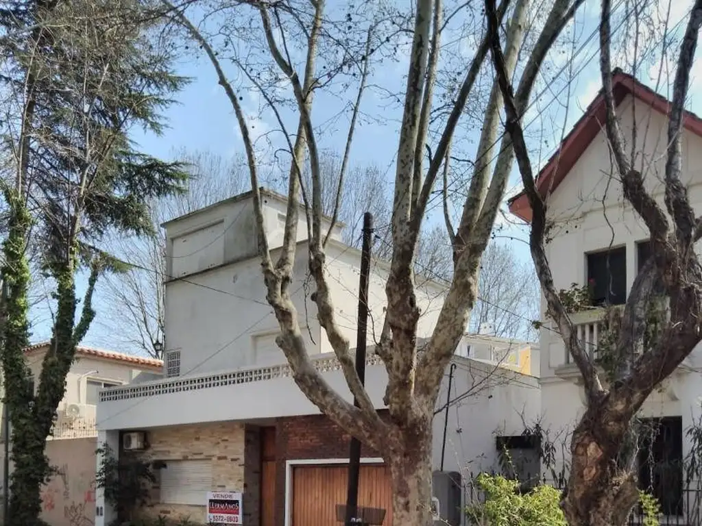 Venta Casa 5 Ambientes 4 dormitorios  Vicente Lopez C/Jardin