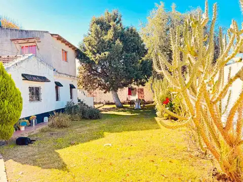 Venta casa a refaccionar sobre lote 375 mt Burzaco