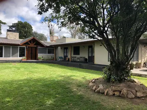 CASA-PARQUE LELOIR MUY BUENA UBICACION