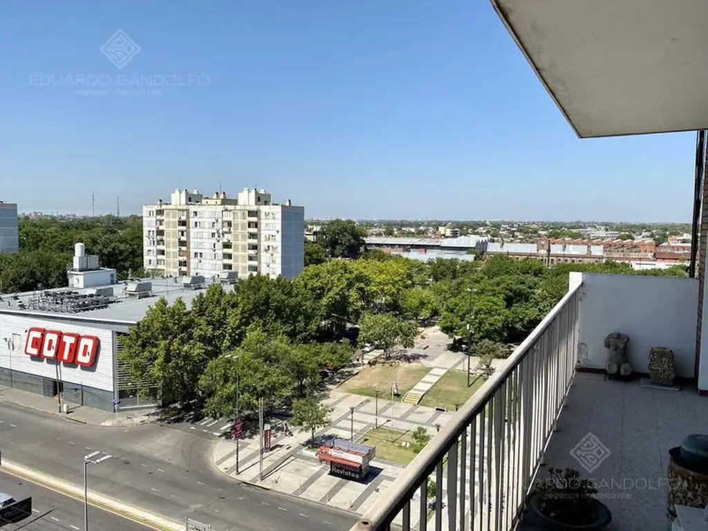 4 ambientes con cochera a metros de la Avda y del FCGR - Actualmente Alquilado.