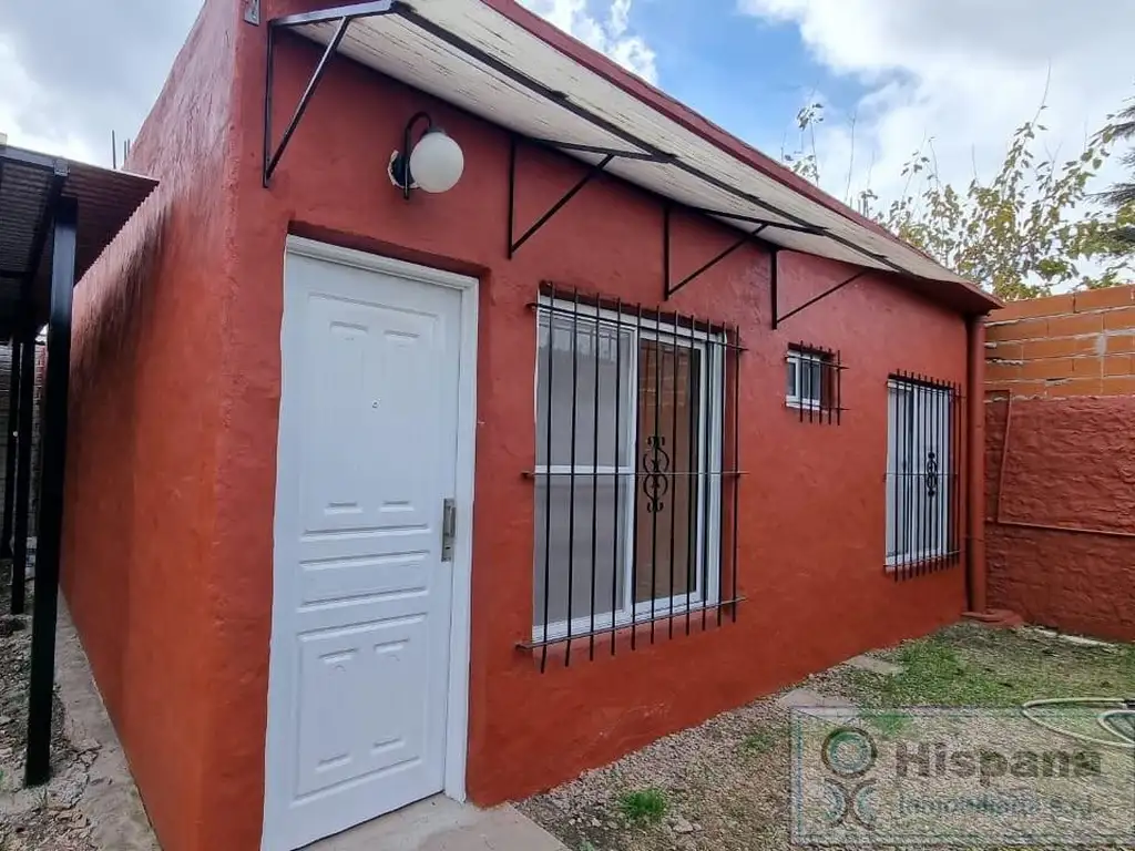 Casa en venta, sobre calle de asfalto Luis Fontana, barrio Del Viso, Pilar