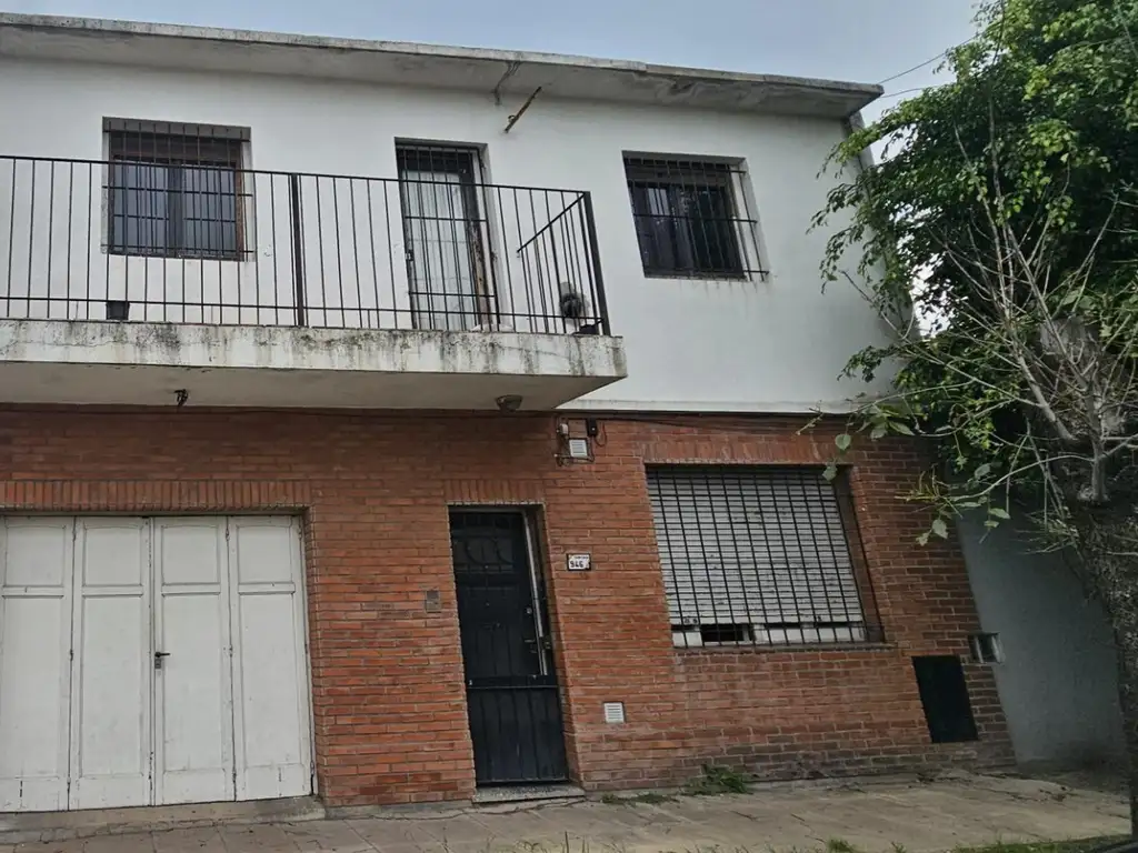 Casa en venta Castelar sur.