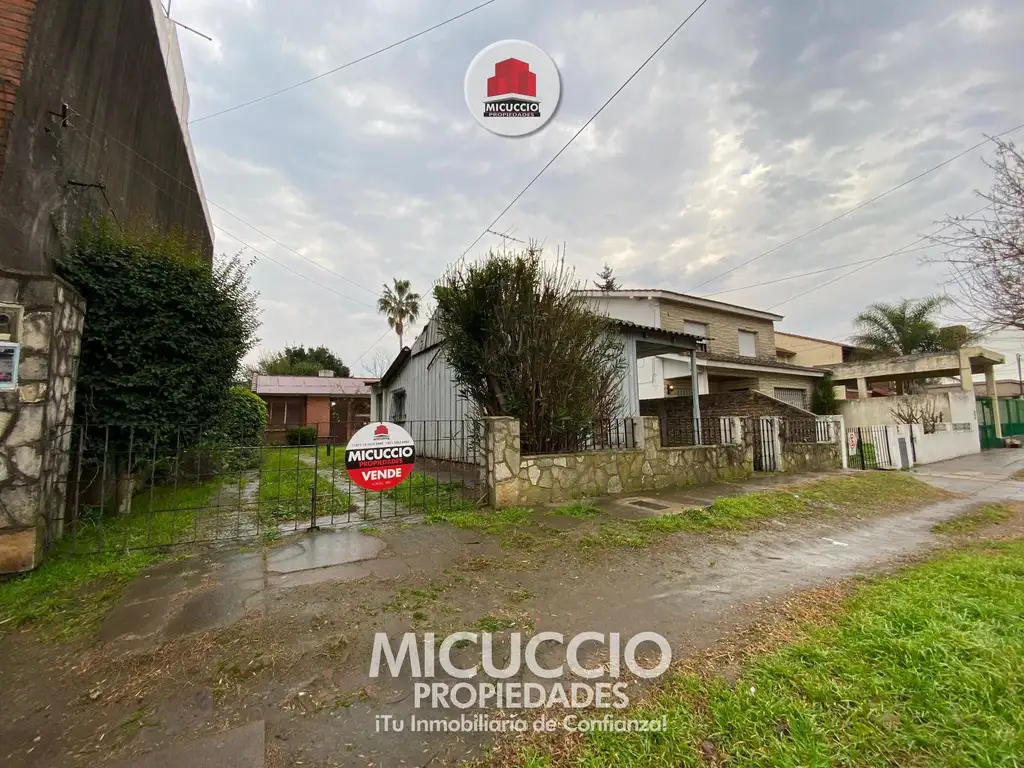 Lote con dos viviendas en venta, Bernardo de Irigoyen 145, a dos cuadras de Av. 25 de mayo, Escobar