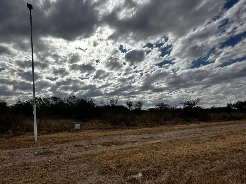 LOTE EN VENTA  EN ALTOS DE LA RIVIERA - CALAMUCHITA