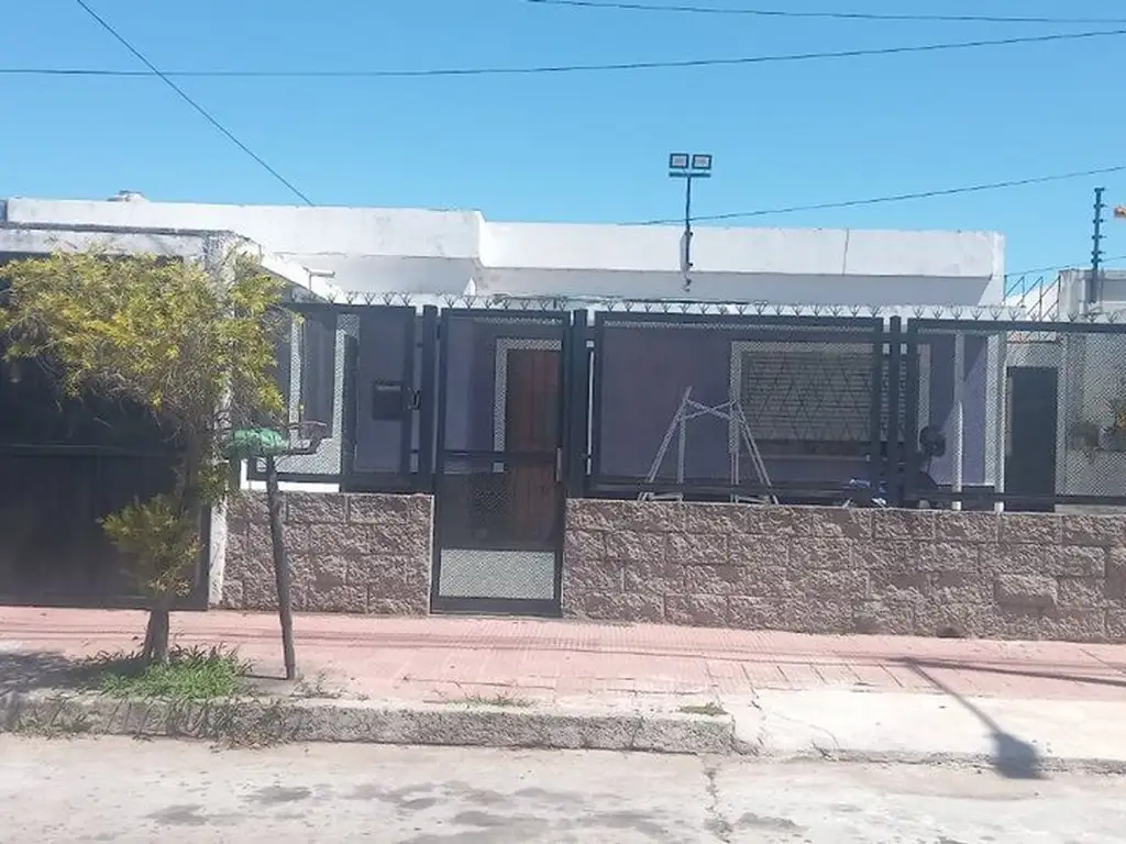 VENTA 2 CASAS MAIPU 1 UNA CUADRA SABATTINI