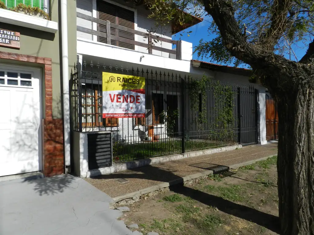 Retasada Casa tipo Chalet a la Venta en Zona Hospital de Lujan. Apta Credito!