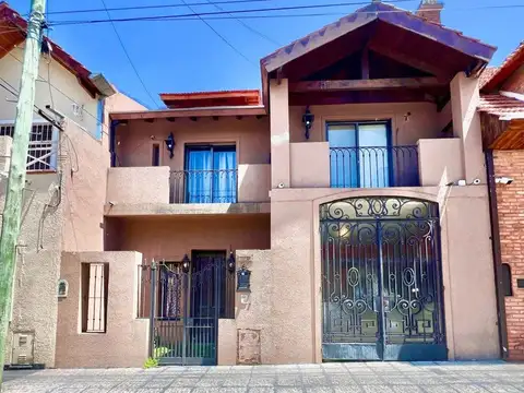 CASA EN VENTA OLIVOS 6 AMBIENTES CON JARDIN