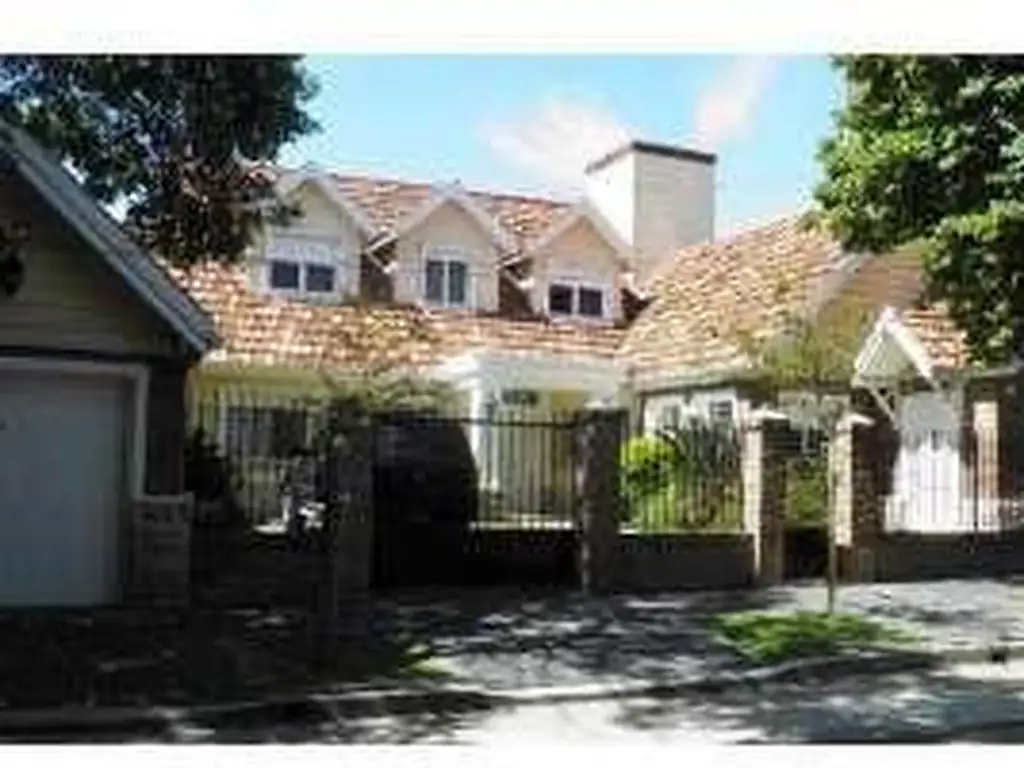 Olivos | Exclusiva Propiedad 5 Ambientes 400m2 cub | Lote 726m2