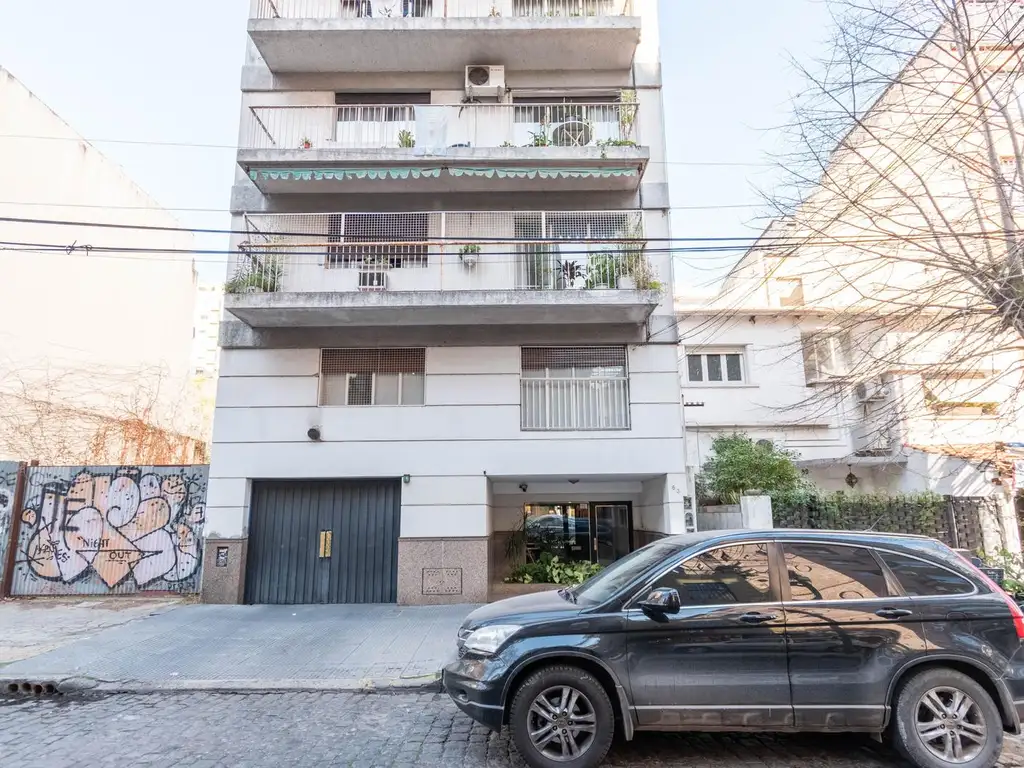 CÓMODO DEPARTAMENTO DE TRES AMBIENTES MAS DEPENDENCIAS EN PLENO CENTRO DE MARTÍNEZ.