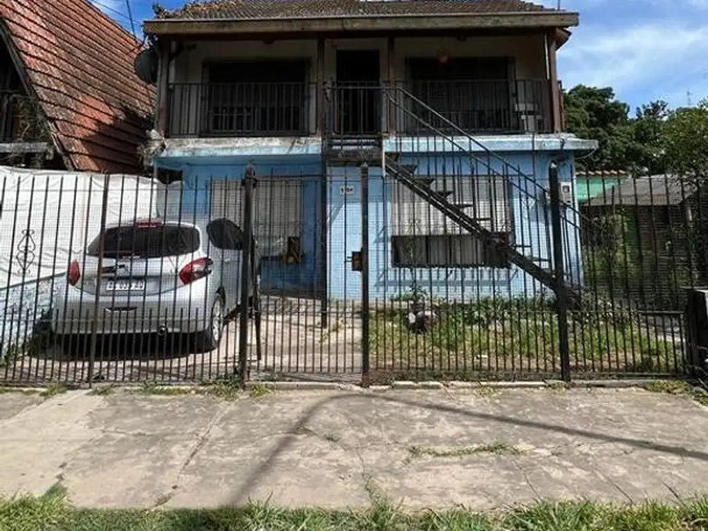 CASA PARA DOS FAMILIAS, ESCUCHAN OFERTAS