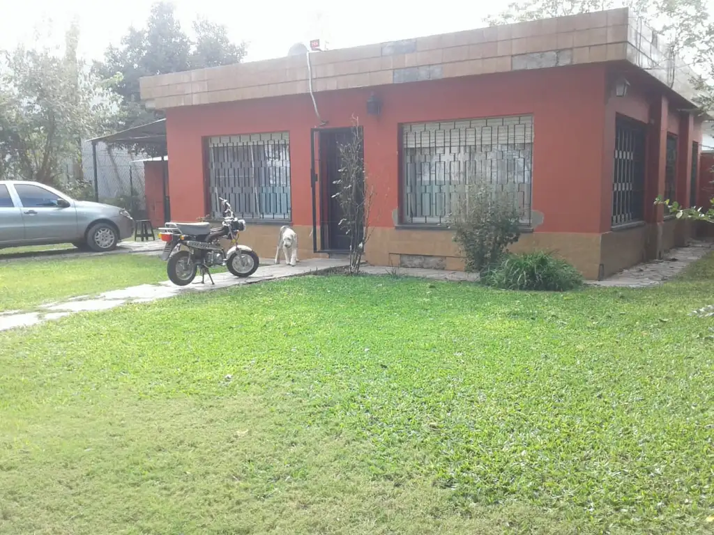 Vendo casa en Barrio Saavedra de 4 ambientes o permuto por departamento centrico U$$80000