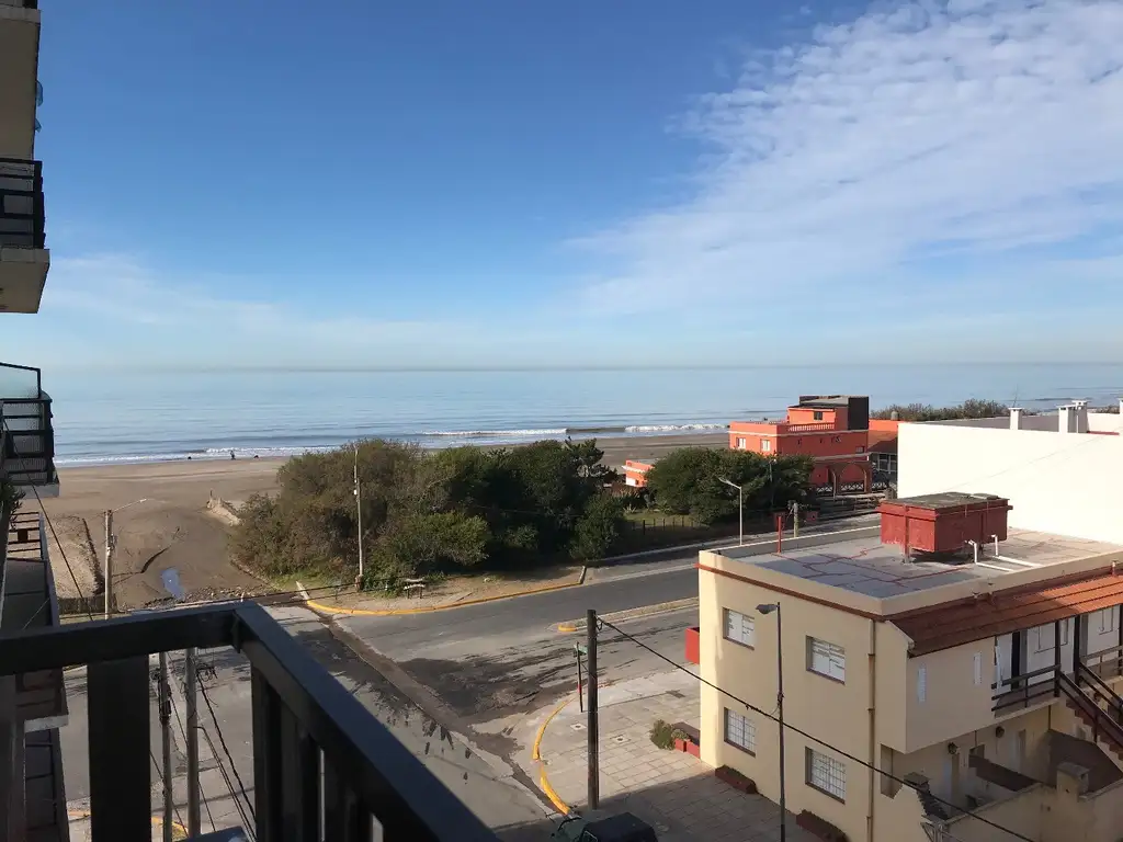 EXCELENTE 2 AMBIENTES AL FRENTE CON BALCÓN Y VISTA AL  MAR