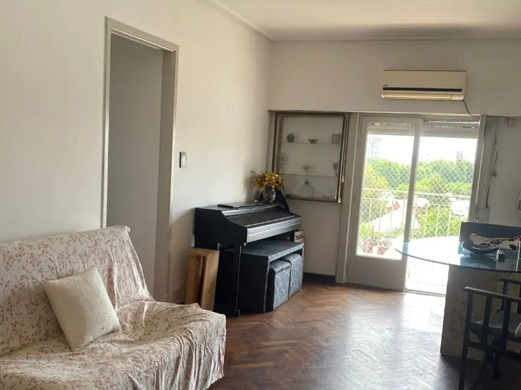 Departamento 3 ambientes frente con balcon Apto Credito Paque Chas