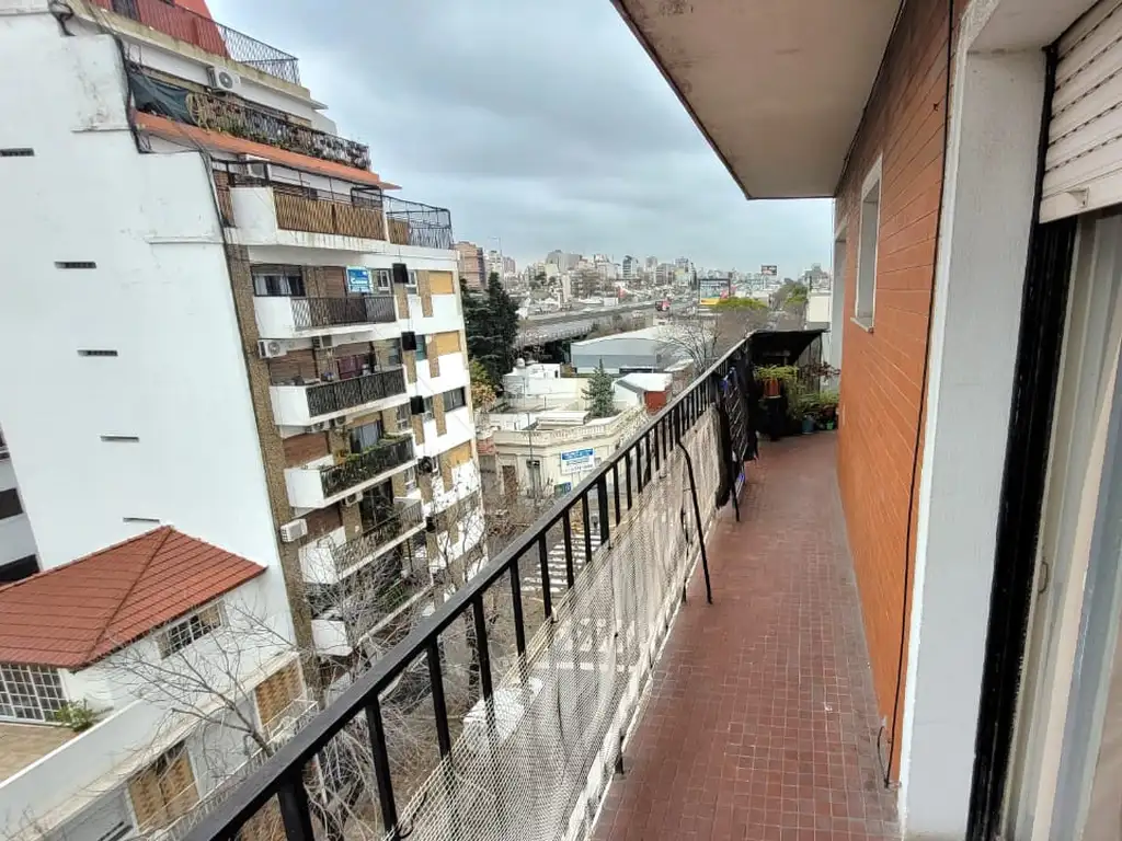 EXCELENTE DEPARTAMENTO 3 AMBIENTES "Constitución 4300" CON BALCON AL FRENTE