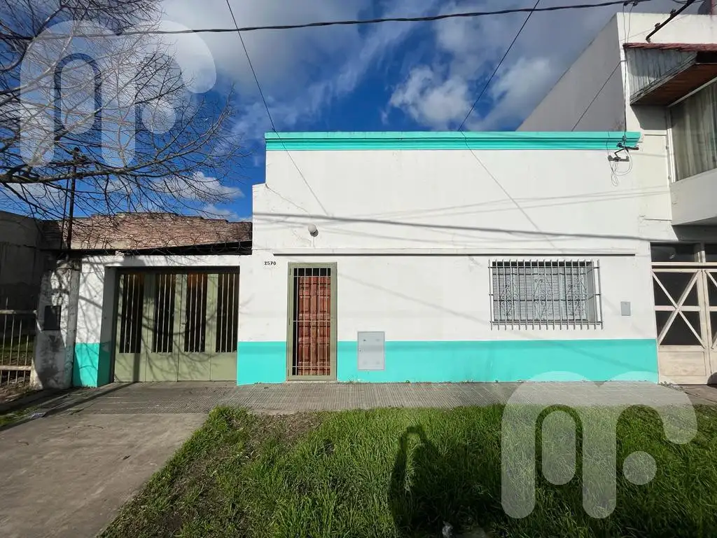 CASA EN VENTA DOS DORMITORIOS LOS HORNOS