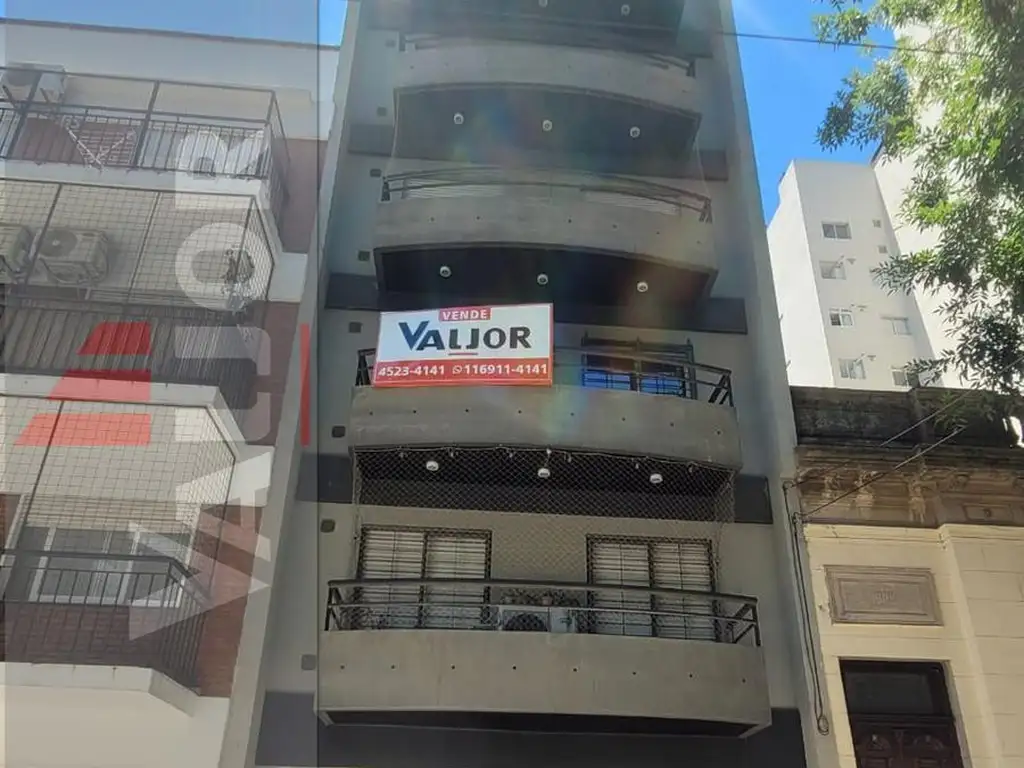 Oficina divisible al frente con balcon 38.52m2 totales - Apto Profesional