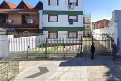 *EXCELENTE DEPARTAMENTO DE 2 AMBIENTES Y MEDIO CON GRAN PATIO Y QUINCHO EN VILLA LUZURIAGA*