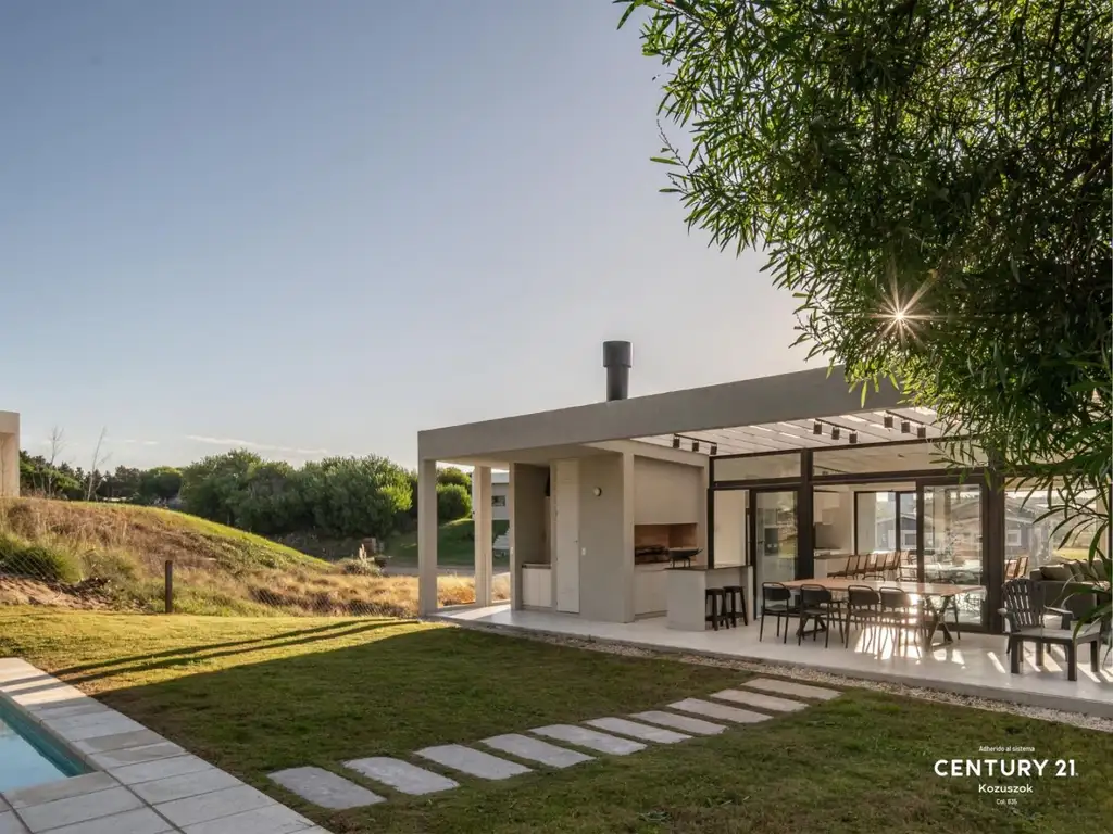 Casa en Alquiler Temporal - Costa Esmeralda / Pinamar.