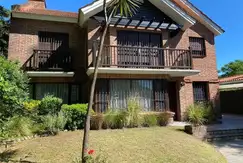 Casa de 3 plantas + piscina en Carrasco
