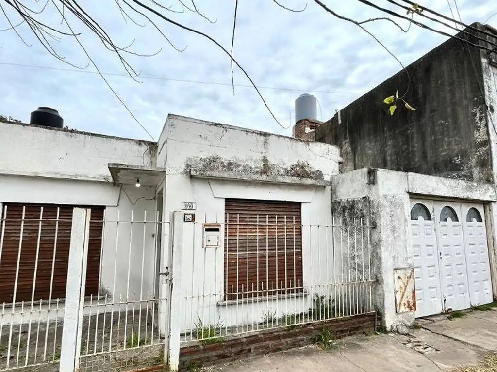 146 entre 60 y 61. Casa a reciclar, Los Hornos, La Plata