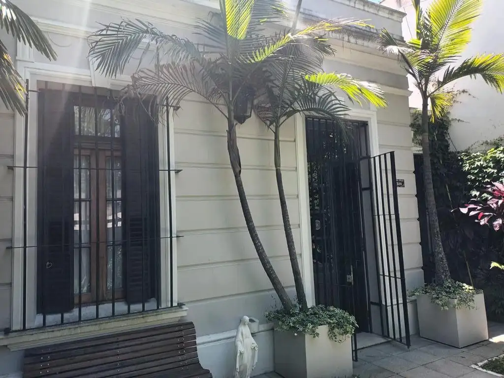 Encantadora casa en venta en Martínez de vias a Libertador.