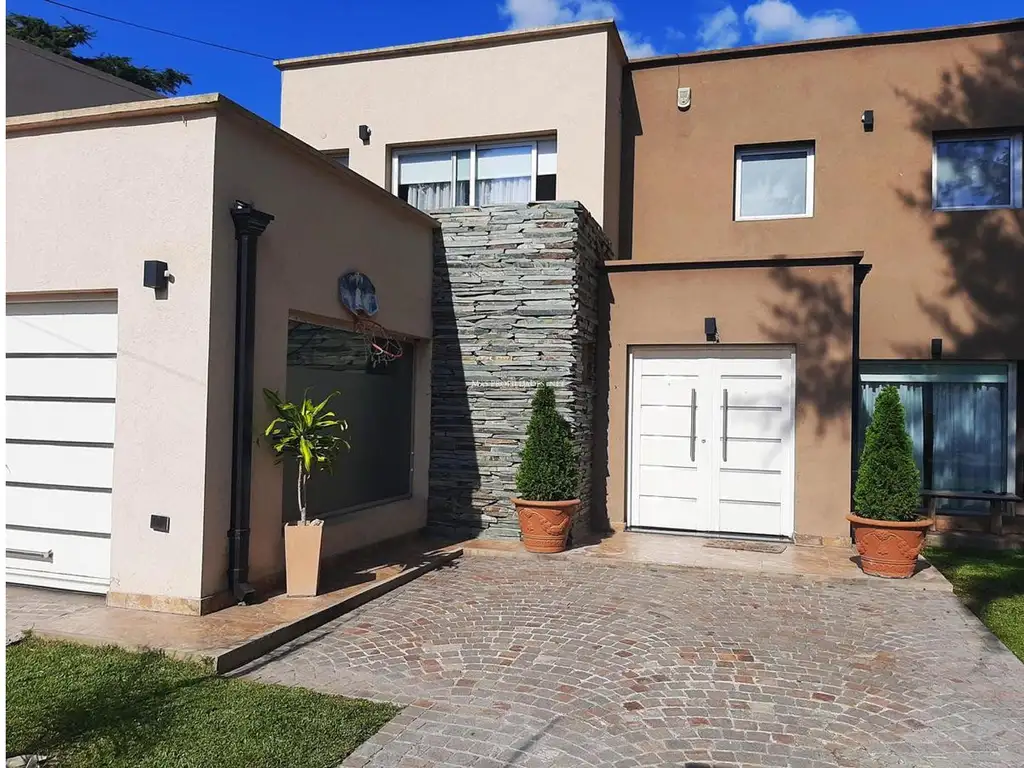 Casa en venta en Monte Grande 5 ambientes