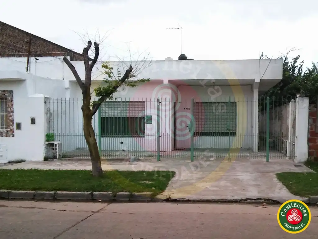 Casa americana - patio y amplio parque al fondo - lote 8,68 x 33,08 - funcional y cómoda