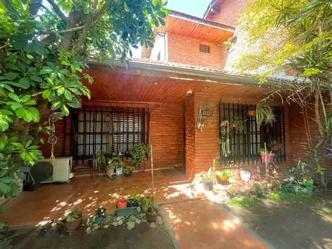 Venta casa 3 ambientes CASEROS c/Quincho Permuta