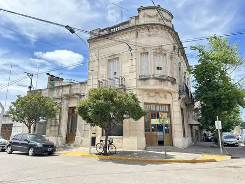 ¿Te Imaginas Viviendo en un departamento antiguo en el centro de Lobos?