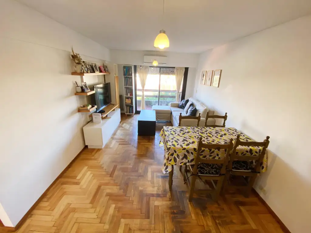 Departamento de tres ambientes en  venta con  cochera y terraza propia!