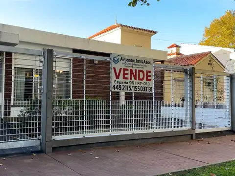 Washington 554 - Exquisita Casa de 3 Dormitorios con Detalles Únicos en Alberdi