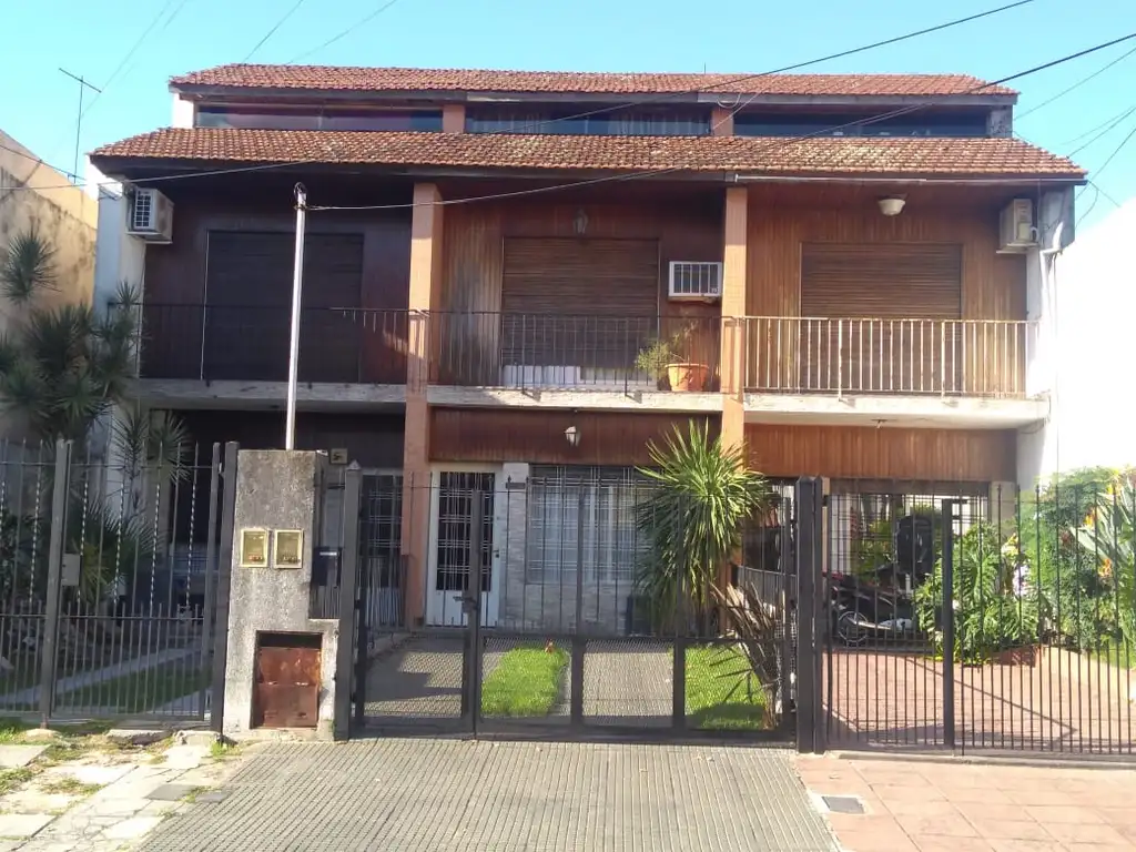 TRIPLEX  3 AMB.  EN RAMOS MEJIA