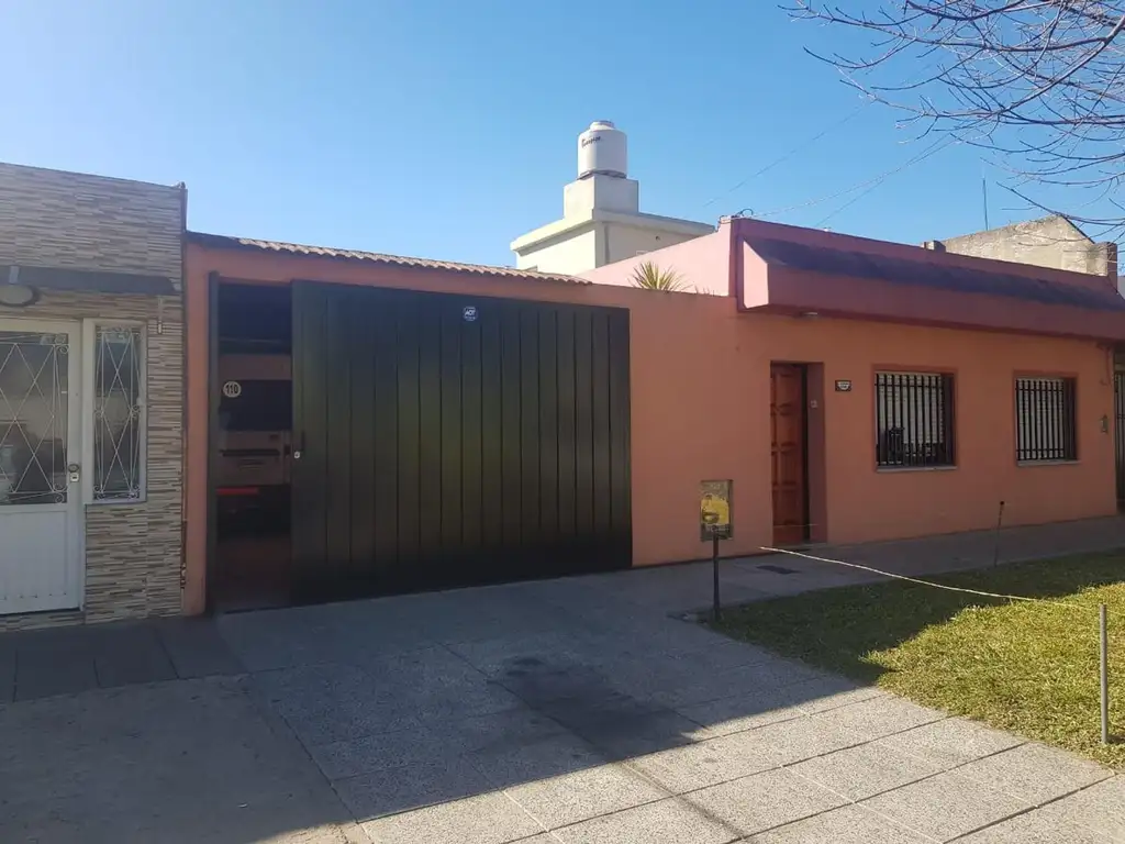 CASA EN VENTA CON AMPLIO GARAJE