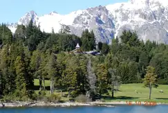 Increible casa con vista al Golf Llao Llao , al Nahuel Huapi, al Cerro López e isla Victoria